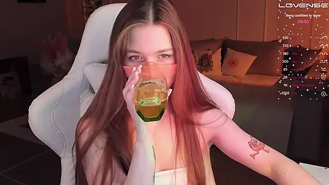 Snapshot of Frau_Lina chatting on February 6, 2025, 6:24 pm Frau Lina online show from February 6, 2025, 6:24 pm