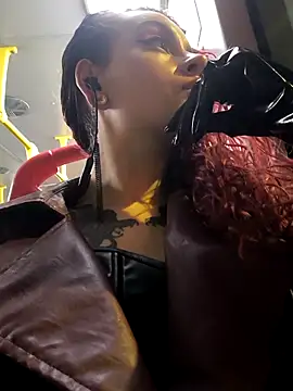 Snapshot of Liilith_goddess_ chatting on October 13, 2025, 1:27 am Liilith goddess online show from October 13, 2025, 1:27 am