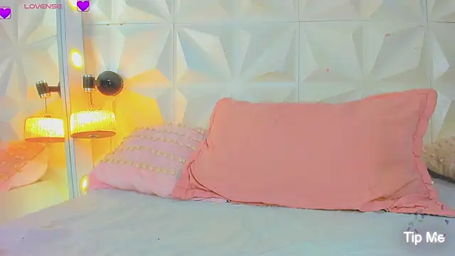 Snapshot of cute_latinaxxx chatting on December 3, 2024, 1:43 pm cute latinaxxx online show from December 3, 2024, 1:43 pm