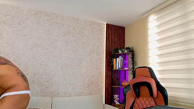 Snapshot of AdanReilly chatting on March 4, 2026, 7:20 pm AdanReilly online show from March 4, 2026, 7:20 pm