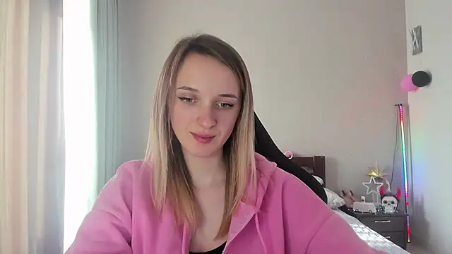 Snapshot of RouseReed chatting on March 6, 2025, 1:24 pm RouseReed online show from March 6, 2025, 1:24 pm