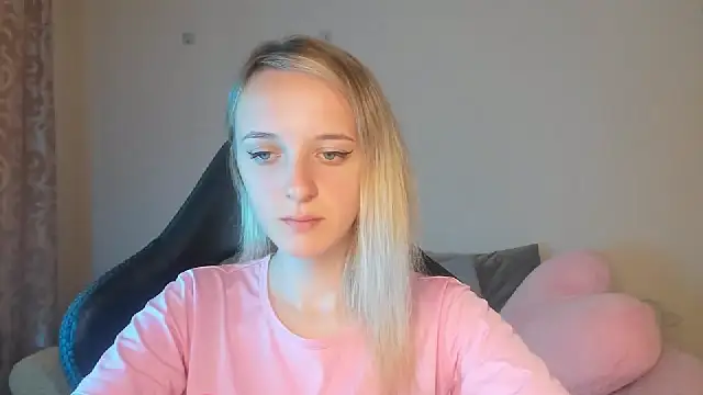 Snapshot of RouseReed chatting on September 14, 2025, 6:23 am RouseReed online show from September 14, 2025, 6:23 am