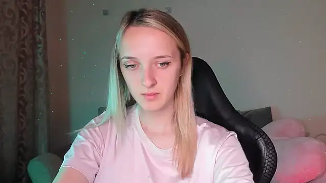 Snapshot of RouseReed chatting on September 17, 2025, 12:07 pm RouseReed online show from September 17, 2025, 12:07 pm