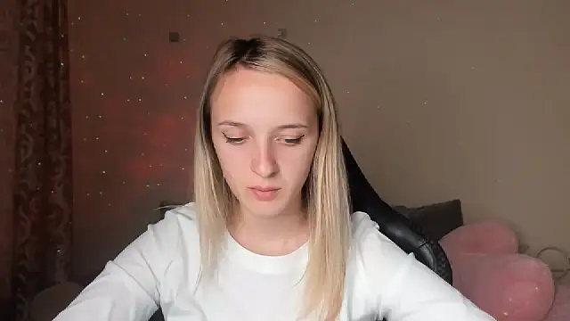 Snapshot of RouseReed chatting on September 18, 2025, 12:07 pm RouseReed online show from September 18, 2025, 12:07 pm