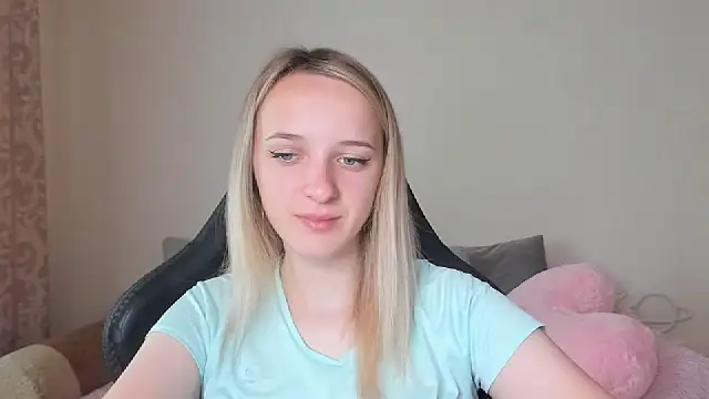 Snapshot of RouseReed chatting on September 21, 2025, 6:37 am RouseReed online show from September 21, 2025, 6:37 am