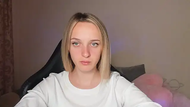 Snapshot of RouseReed chatting on September 24, 2025, 12:08 pm RouseReed online show from September 24, 2025, 12:08 pm