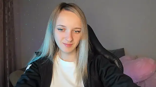 Snapshot of RouseReed chatting on October 3, 2025, 12:13 pm RouseReed online show from October 3, 2025, 12:13 pm