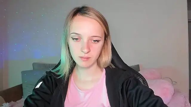 Snapshot of RouseReed chatting on October 5, 2025, 6:34 am RouseReed online show from October 5, 2025, 6:34 am