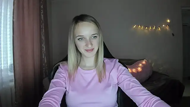 Snapshot of RouseReed chatting on November 11, 2025, 12:49 pm RouseReed online show from November 11, 2025, 12:49 pm