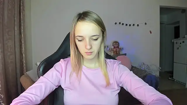 Snapshot of RouseReed chatting on November 17, 2025, 7:25 am RouseReed online show from November 17, 2025, 7:25 am