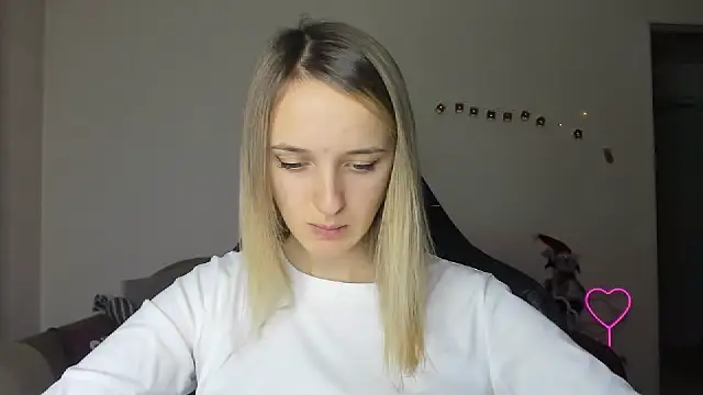 Snapshot of RouseReed chatting on December 16, 2025, 1:05 pm RouseReed online show from December 16, 2025, 1:05 pm