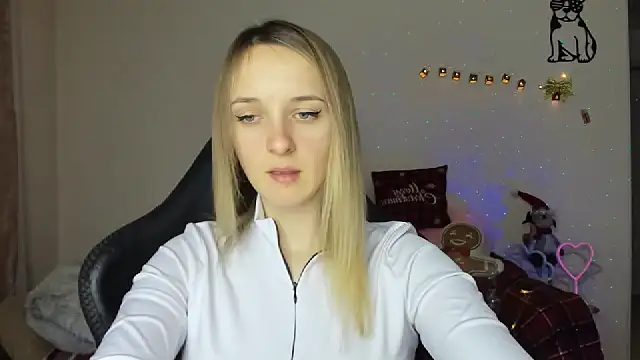 Snapshot of RouseReed chatting on December 21, 2025, 12:45 pm RouseReed online show from December 21, 2025, 12:45 pm