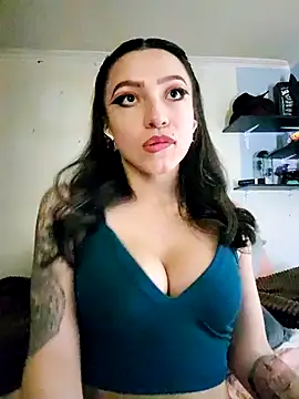 Snapshot of Paudelatorre chatting on April 23, 2026, 10:23 pm Paudelatorre online show from April 23, 2026, 10:23 pm