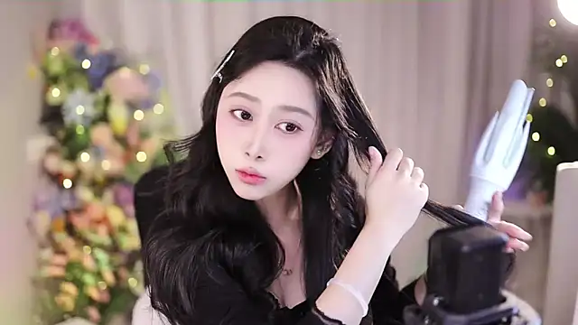 Snapshot of SleepArtist chatting on January 7, 2025, 10:08 pm SleepArtist online show from January 7, 2025, 10:08 pm