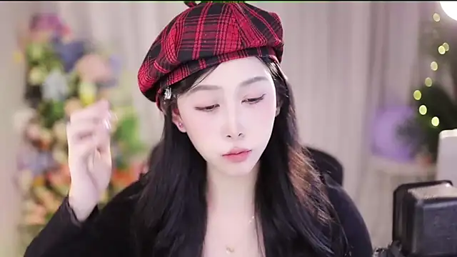 Snapshot of SleepArtist chatting on January 8, 2025, 1:11 am SleepArtist online show from January 8, 2025, 1:11 am