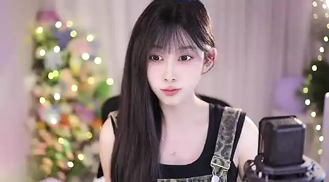 Snapshot of SleepArtist chatting on January 10, 2025, 12:26 pm SleepArtist online show from January 10, 2025, 12:26 pm