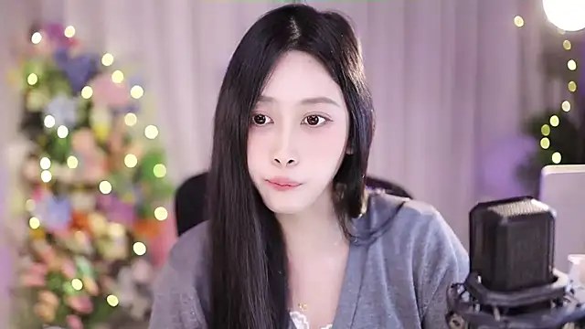 Snapshot of SleepArtist chatting on January 14, 2025, 5:40 am SleepArtist online show from January 14, 2025, 5:40 am