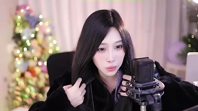 Snapshot of SleepArtist chatting on January 17, 2025, 7:27 pm SleepArtist online show from January 17, 2025, 7:27 pm