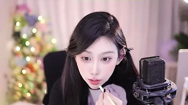 Snapshot of SleepArtist chatting on January 19, 2025, 6:32 pm SleepArtist online show from January 19, 2025, 6:32 pm