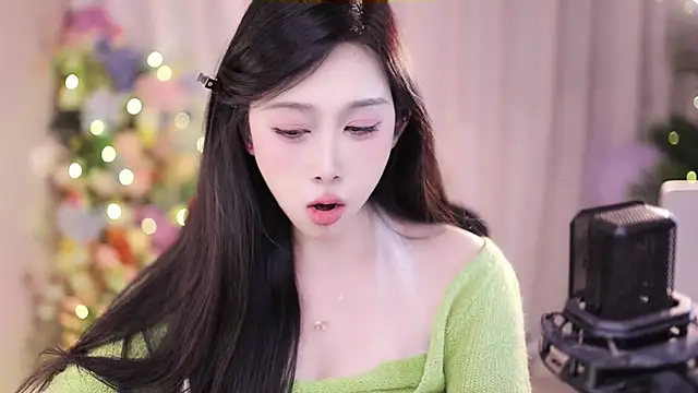 Snapshot of SleepArtist chatting on January 26, 2025, 4:51 am SleepArtist online show from January 26, 2025, 4:51 am