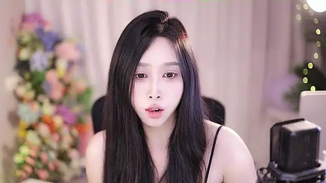 Snapshot of SleepArtist chatting on February 7, 2025, 6:24 am SleepArtist online show from February 7, 2025, 6:24 am