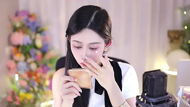 Snapshot of SleepArtist chatting on March 5, 2025, 1:28 pm SleepArtist online show from March 5, 2025, 1:28 pm