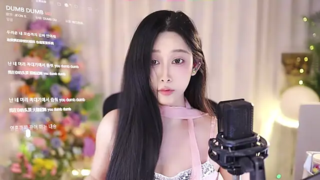 Snapshot of SleepArtist chatting on March 7, 2025, 4:55 pm SleepArtist online show from March 7, 2025, 4:55 pm