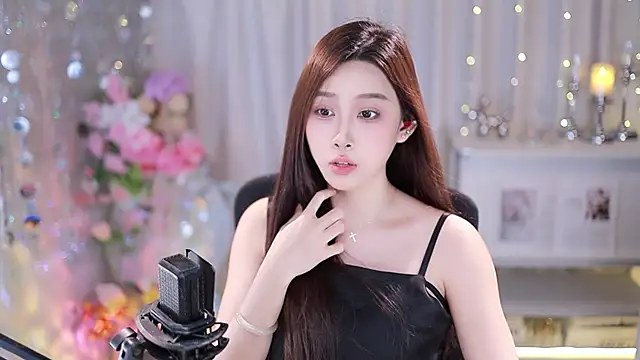 Snapshot of SleepArtist chatting on October 11, 2025, 9:08 am SleepArtist online show from October 11, 2025, 9:08 am