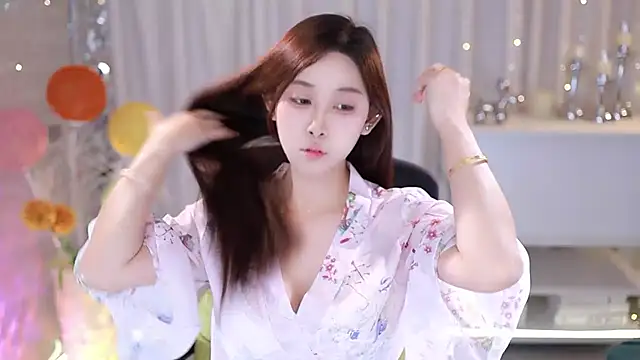 Snapshot of SleepArtist chatting on October 27, 2025, 9:13 am SleepArtist online show from October 27, 2025, 9:13 am