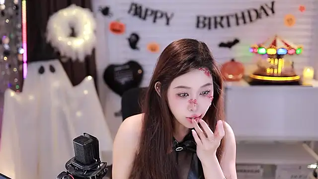 Snapshot of SleepArtist chatting on October 31, 2025, 12:06 pm SleepArtist online show from October 31, 2025, 12:06 pm