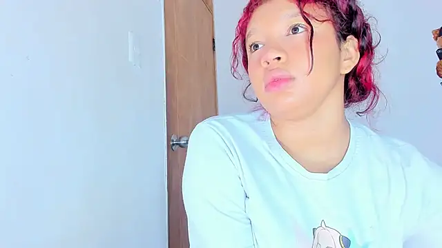 Emily Coper18 online show from October 5, 2025, 1:20 pm