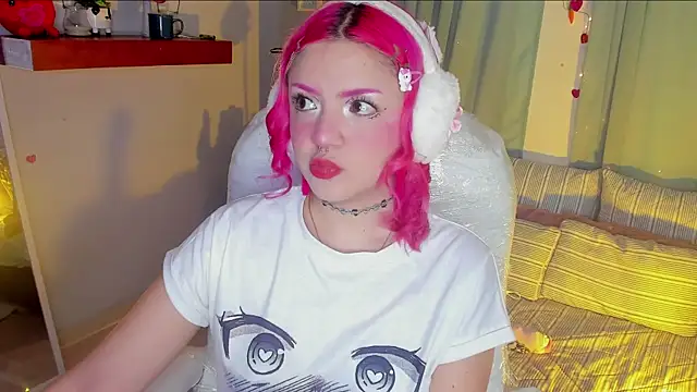 Snapshot of Tiny__Emmy chatting on September 25, 2025, 5:33 am Tiny Emmy online show from September 25, 2025, 5:33 am