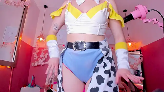 Snapshot of Tiny__Emmy chatting on October 19, 2025, 9:26 pm Tiny Emmy online show from October 19, 2025, 9:26 pm