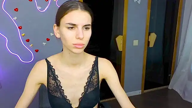 Snapshot of EmmyGreans chatting on February 13, 2025, 12:43 pm EmmyGreans online show from February 13, 2025, 12:43 pm