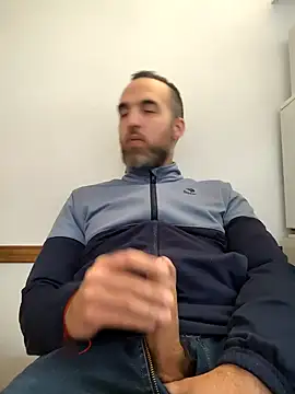 leon3875 online show from September 25, 2025, 3:27 pm