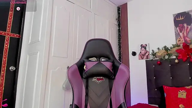 Reina Love2 online show from November 26, 2025, 1:45 pm