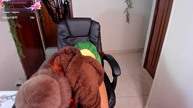 Violetaarey online show from October 14, 2025, 9:37 pm