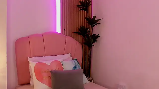 Mara Betancurt online show from April 6, 2026, 8:10 pm