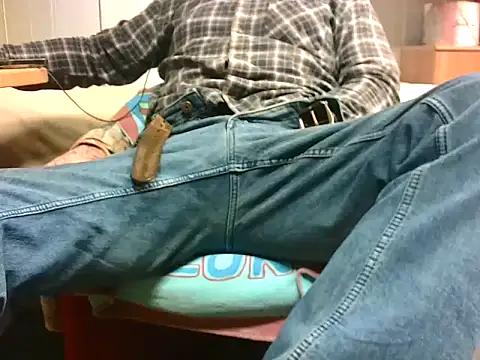 Snapshot of Giulio35_Pika chatting on April 5, 2026, 7:49 am Giulio35 Pika online show from April 5, 2026, 7:49 am