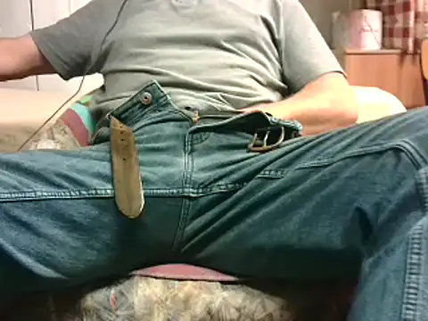 Snapshot of Giulio35_Pika chatting on April 13, 2026, 4:01 pm Giulio35 Pika online show from April 13, 2026, 4:01 pm