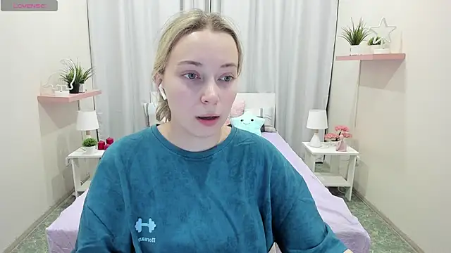 TiffanyBatson online show from December 29, 2024, 12:12 pm