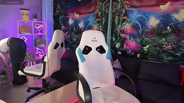 TiffanyBatson online show from February 23, 2025, 3:13 am