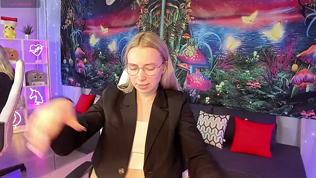 TiffanyBatson online show from March 7, 2025, 6:02 am