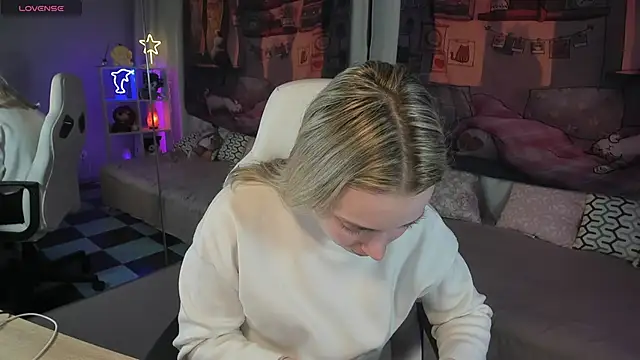 TiffanyBatson online show from March 14, 2025, 5:16 am