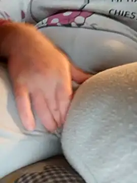 LadyMinnie online show from April 19, 2026, 7:27 pm