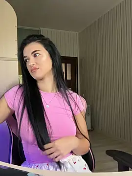 Julietta a online show from October 11, 2025, 11:42 am