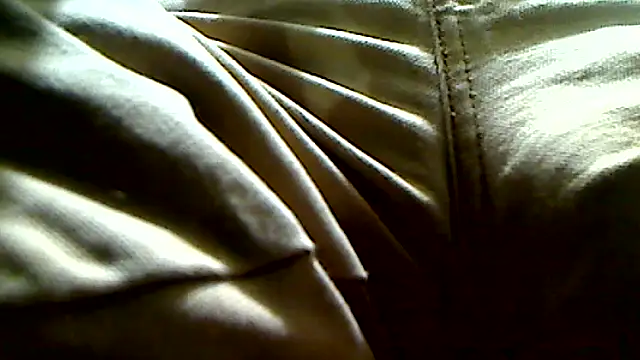 Snapshot of markluvskitty chatting on October 21, 2025, 12:39 pm markluvskitty online show from October 21, 2025, 12:39 pm