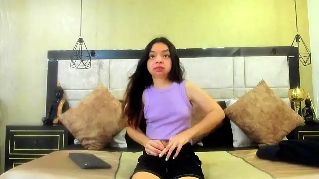 Snapshot of CharlotteMuller chatting on January 13, 2025, 8:37 pm CharlotteMuller online show from January 13, 2025, 8:37 pm