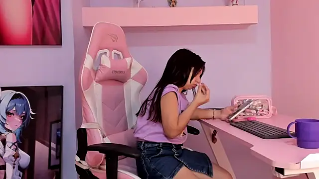 Snapshot of CharlotteMuller chatting on May 3, 2026, 8:37 pm CharlotteMuller online show from May 3, 2026, 8:37 pm