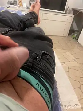 Edosxxl online show from September 14, 2025, 7:13 pm